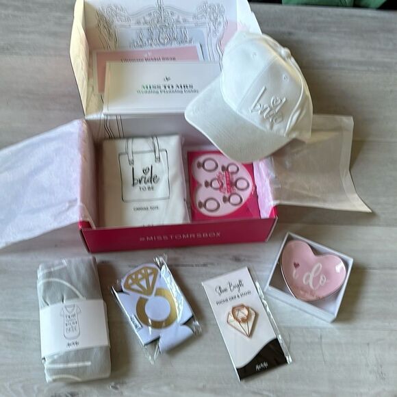 Miss To Mrs Box Engaged7 Needed‎ Items. NWT IN PACKAGE/BOX - Picture 10 of 10